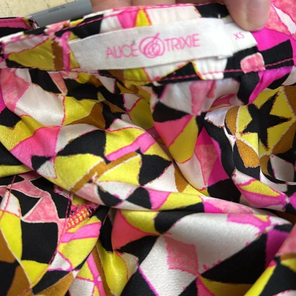 ALICE & TRIXIE Cold Shoulder 100% Silk blouse Sizw XS - Picture 6 of 6